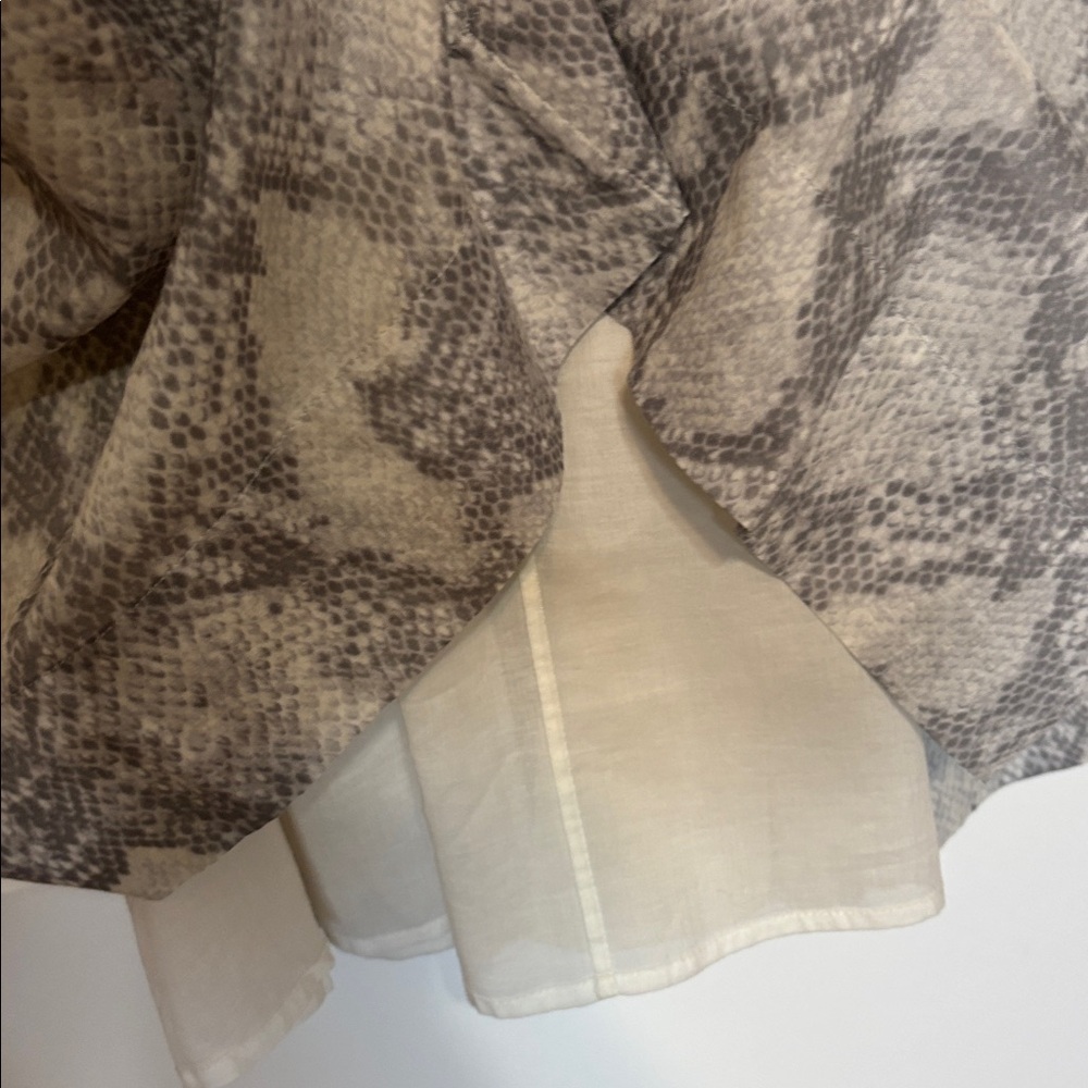 Elie Tahari Leanne Gray Snake Print Pleated Dress - Size 10 - Picture 9 of 14